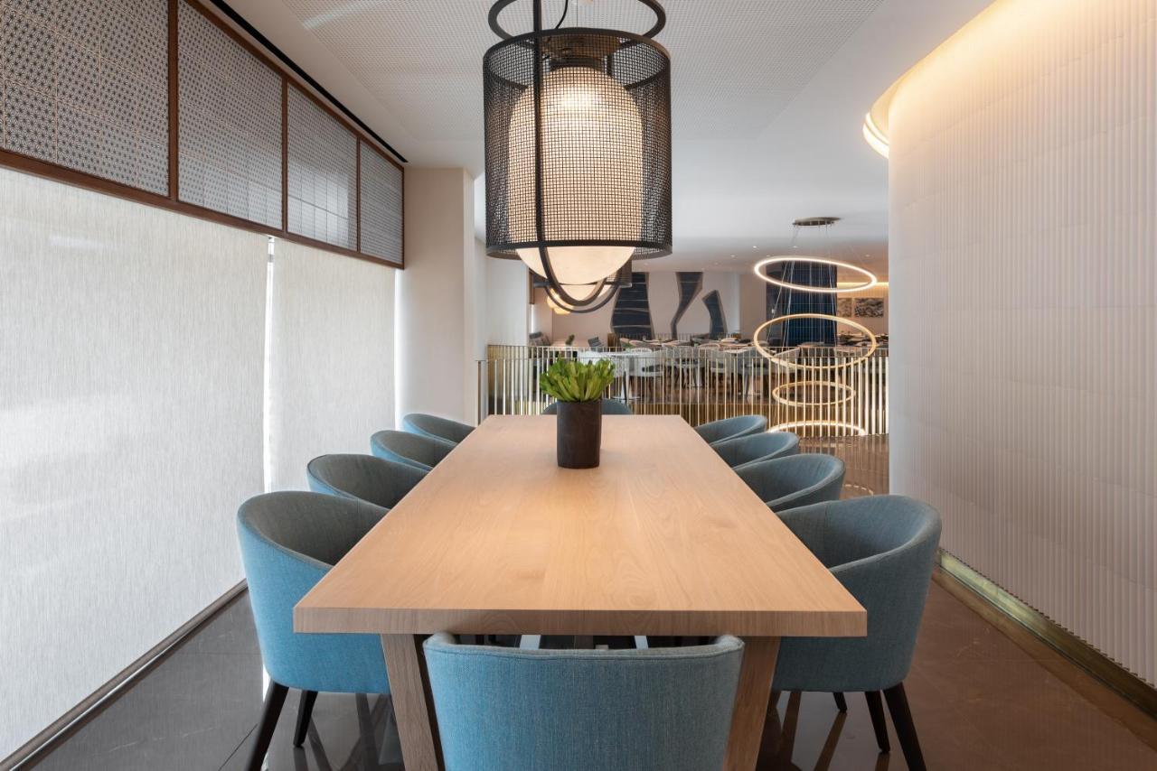 Eurostars Aliados Hotel Porto Luaran gambar The lounge at the airport