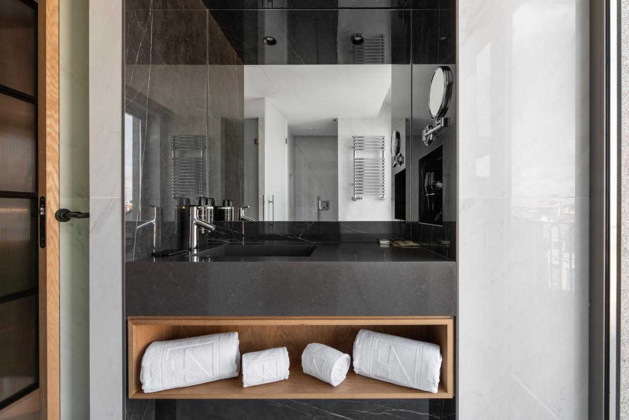 Eurostars Aliados Hotel Porto Luaran gambar Bathroom