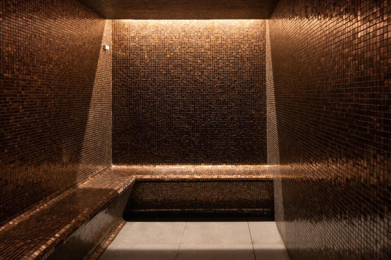 Eurostars Aliados Hotel Porto Luaran gambar A modern Turkish bath