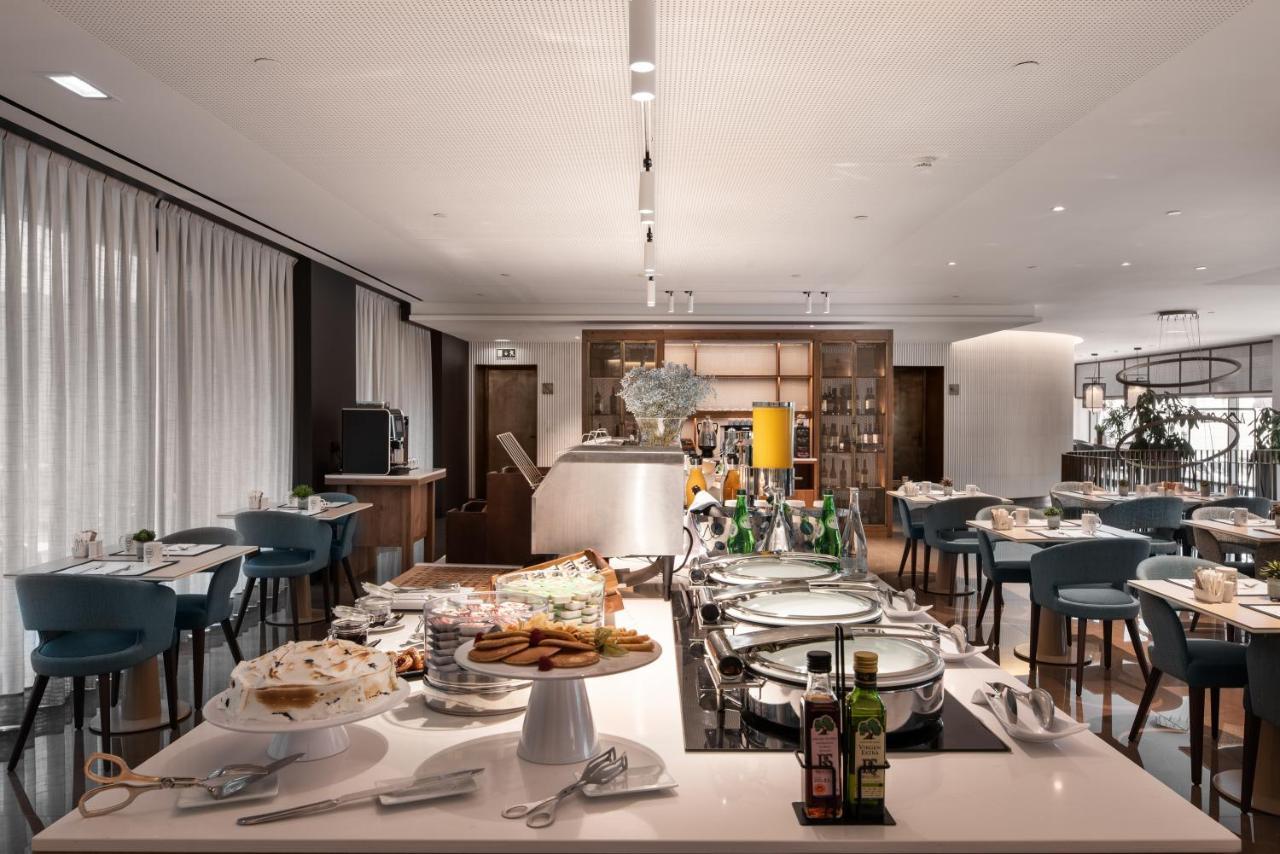 Eurostars Aliados Hotel Porto Luaran gambar The Club at London Heathrow Airport