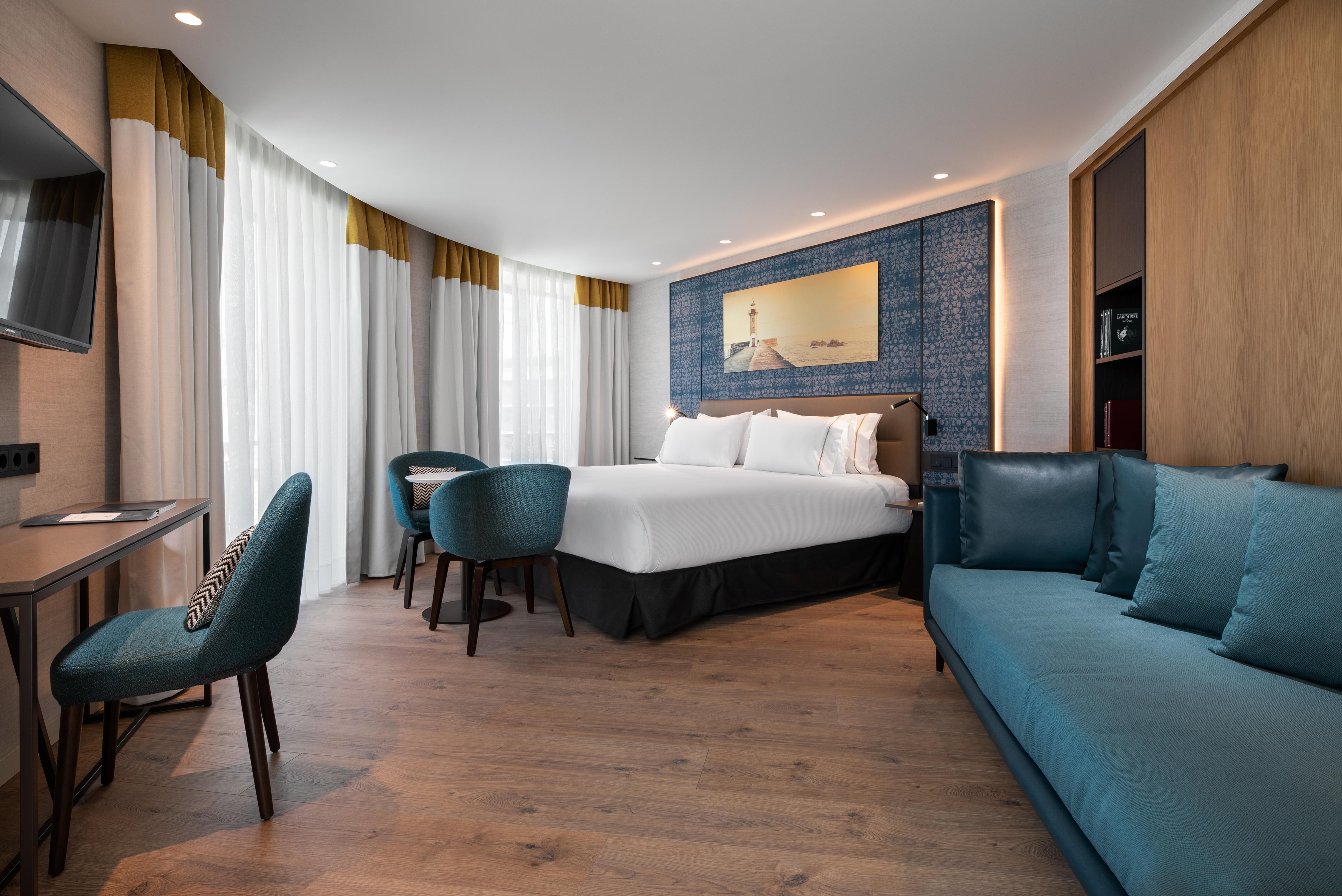 Eurostars Aliados Hotel Porto Luaran gambar A suite at the hotel