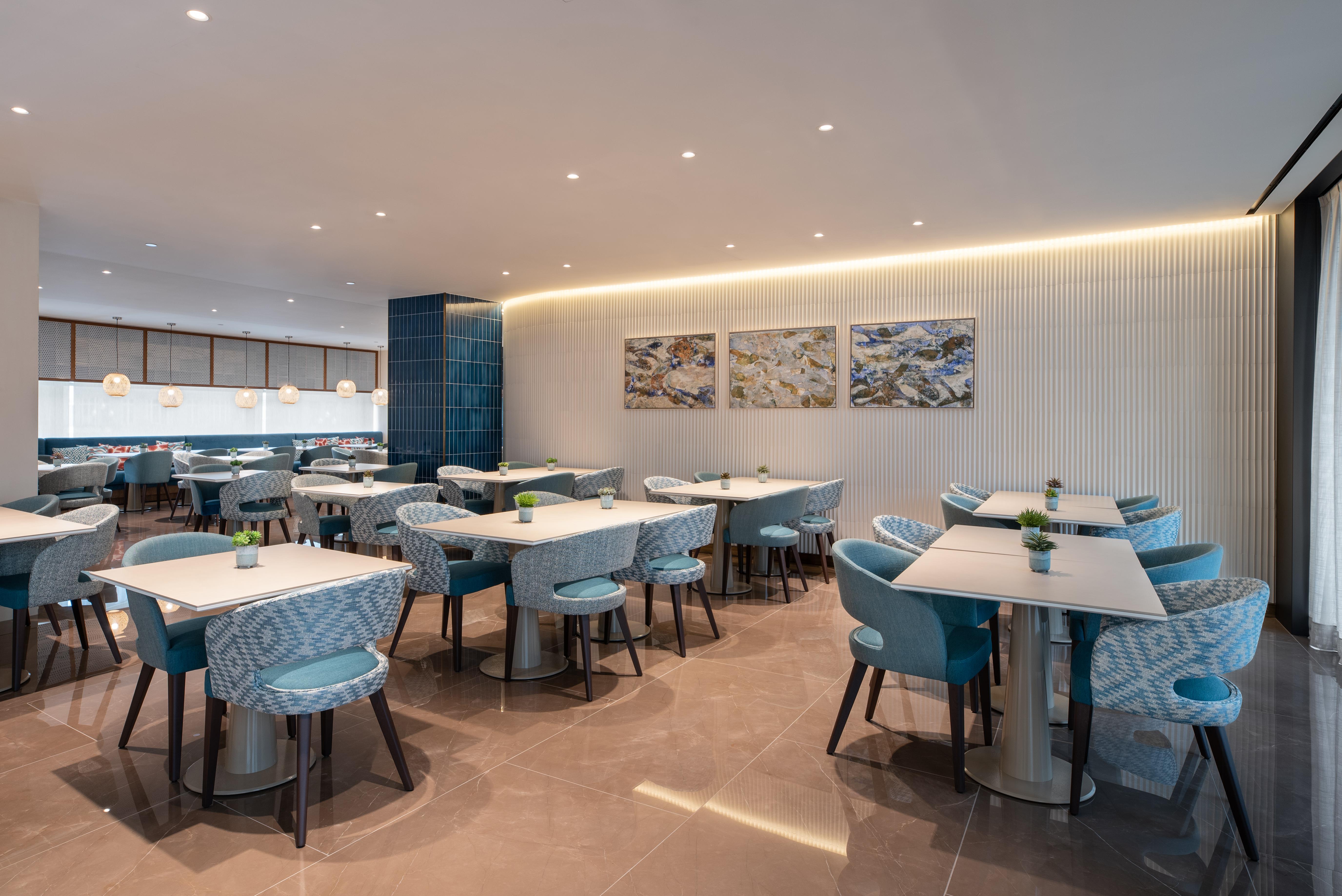 Eurostars Aliados Hotel Porto Luaran gambar The lounge at the airport