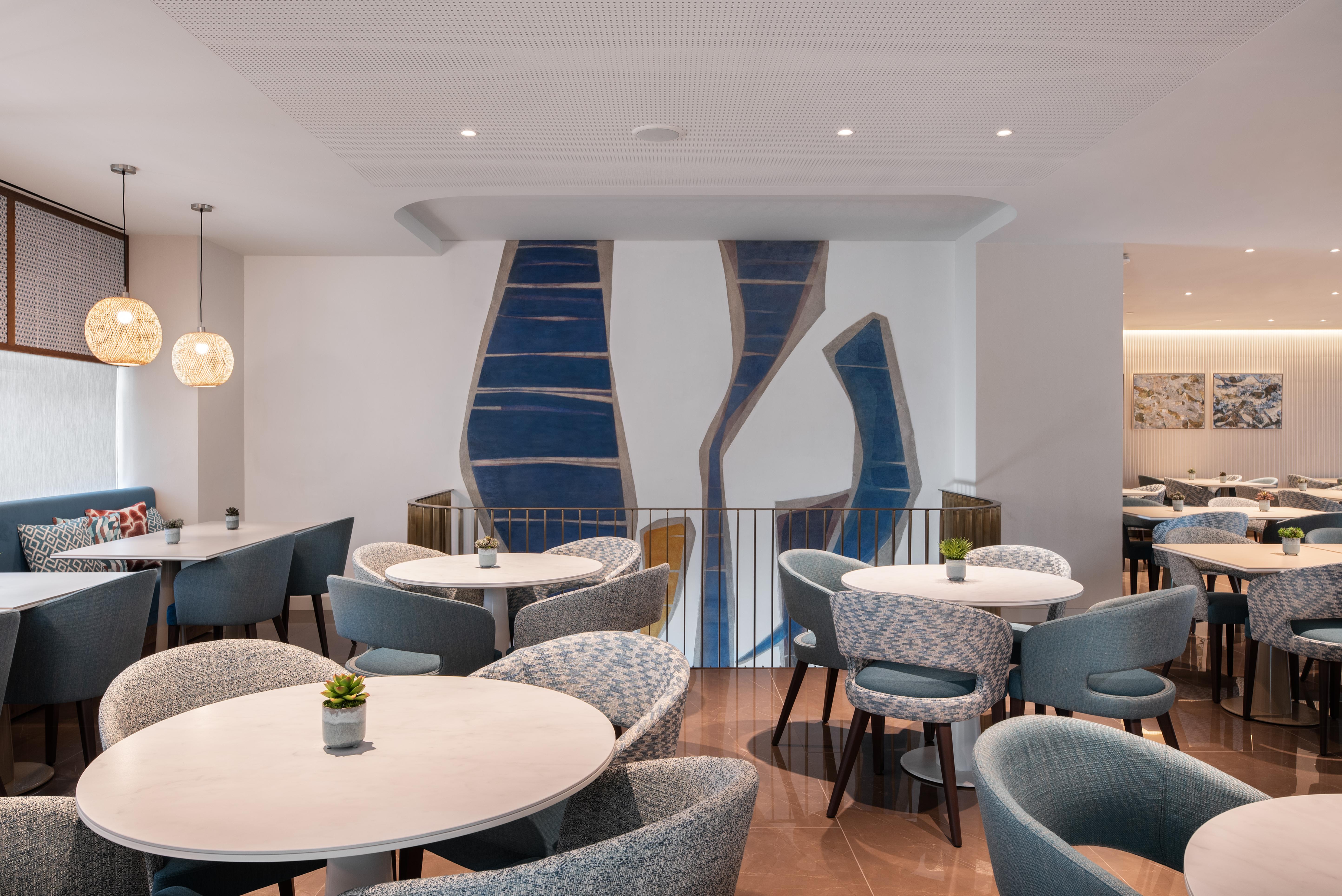 Eurostars Aliados Hotel Porto Luaran gambar The lounge at the airport