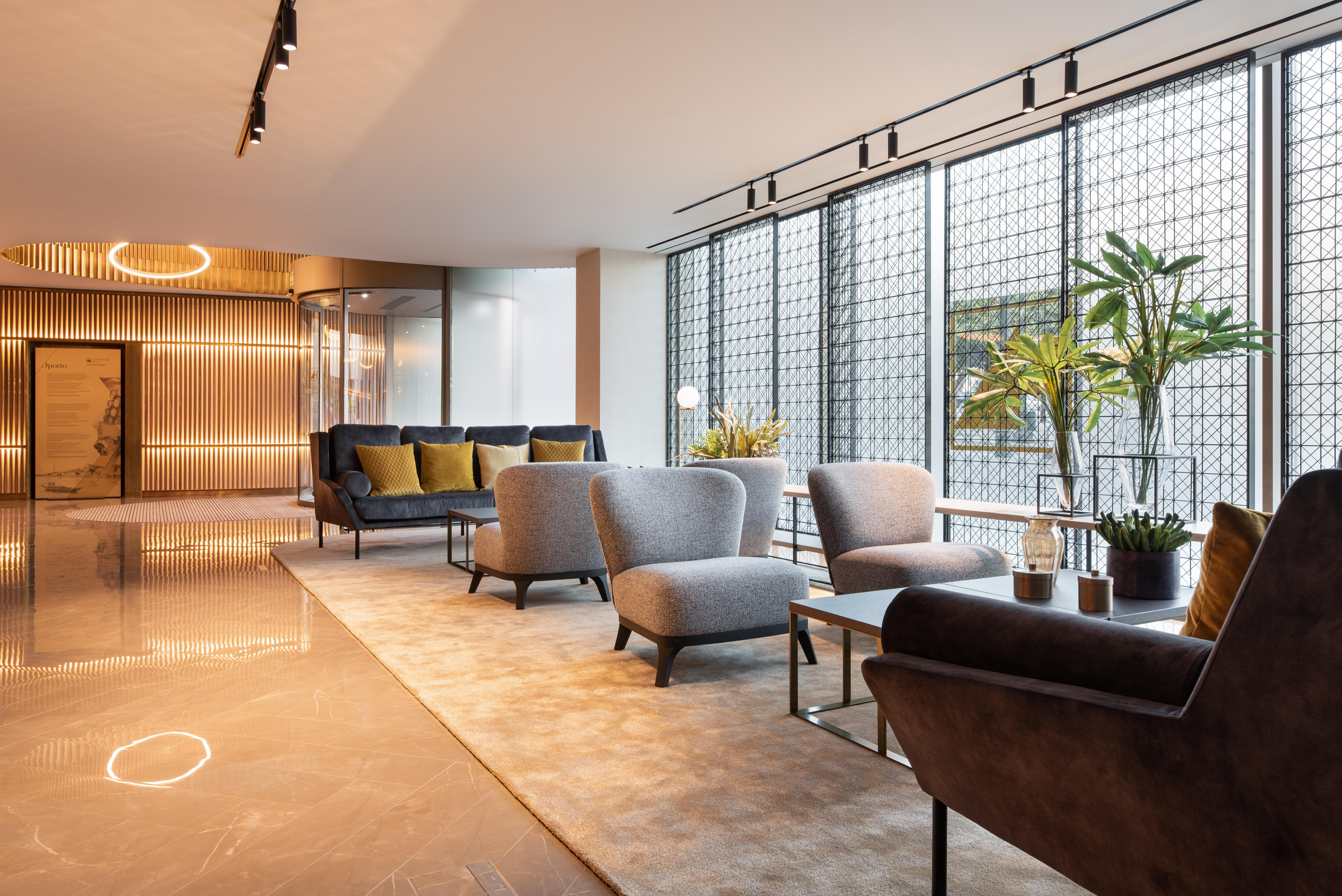 Eurostars Aliados Hotel Porto Luaran gambar The lounge at the airport