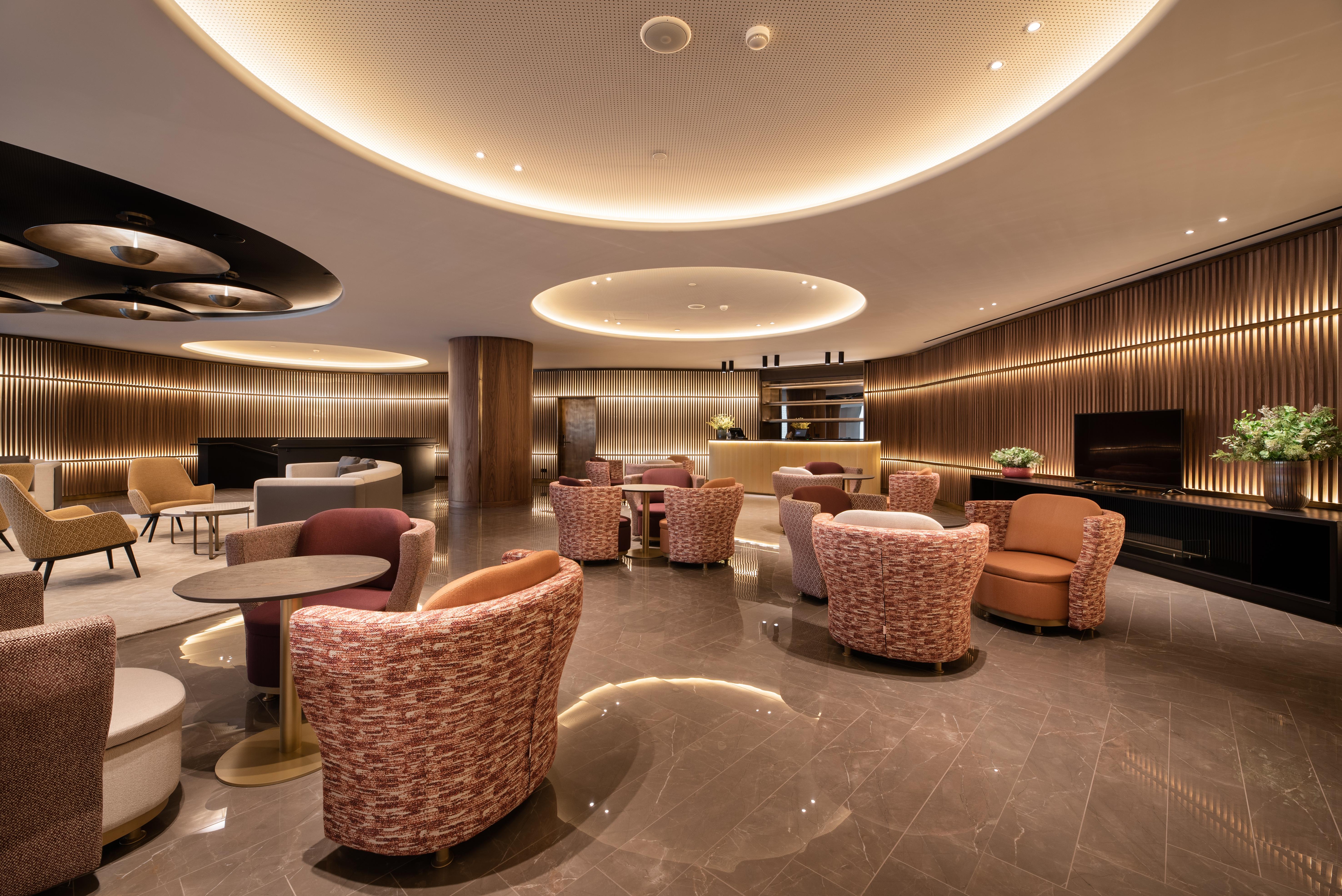 Eurostars Aliados Hotel Porto Luaran gambar The lounge at Hong Kong International Airport